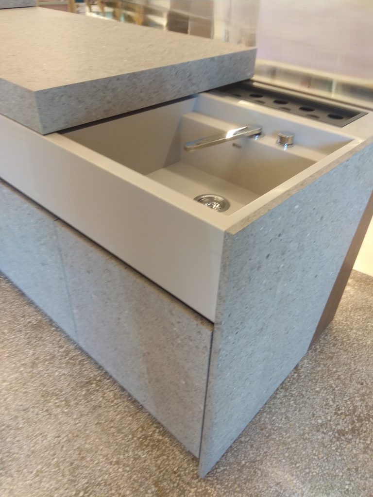 e67d36_5e8fdcc97c6f4748b747bfc0149e4a93~mv2